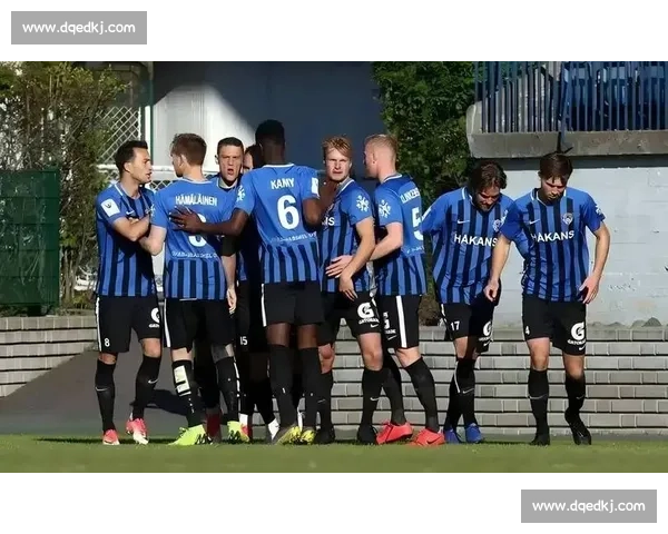 今日足球赛事焦点对决豪门碰撞胜负悬念全面解析与赛程前瞻专家深度点评