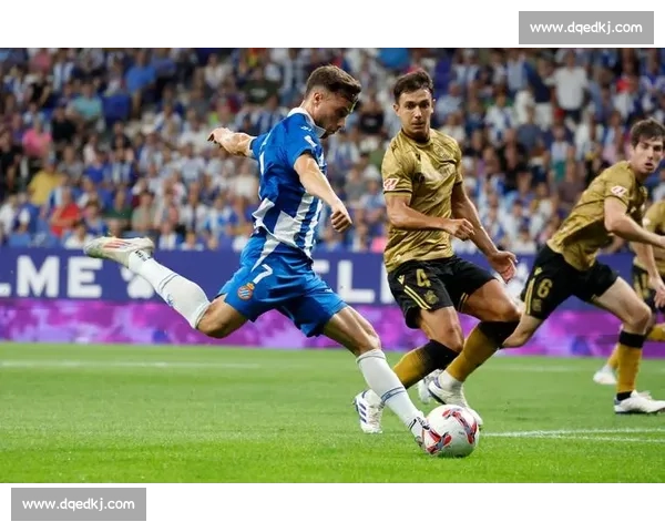 欧陆绿茵巅峰对决强强碰撞引爆本轮足球赛事最大焦点与球迷热议夜 - 副本 - 副本 (2)